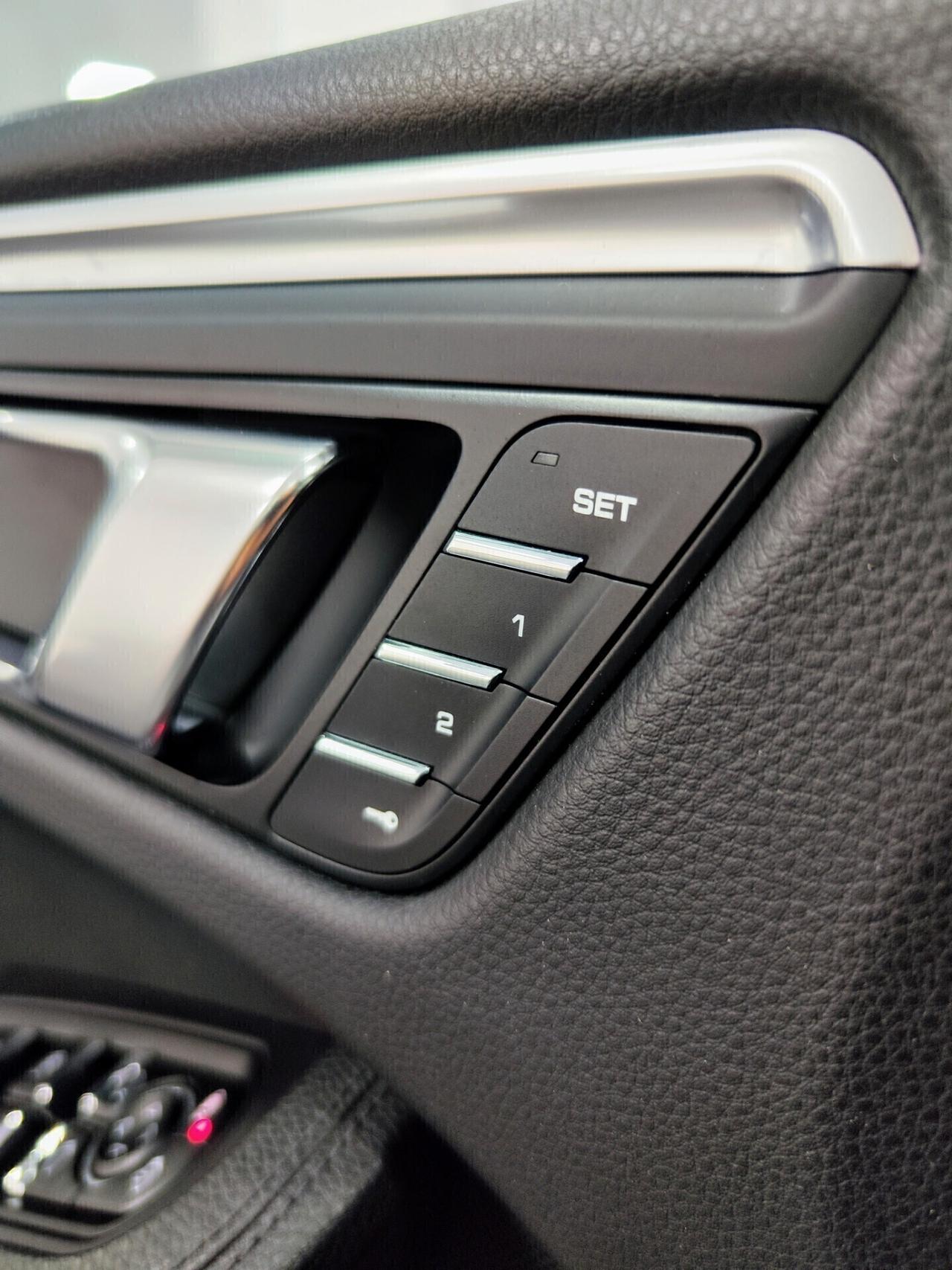 Porsche Macan 2.0 245cv Tetto Led