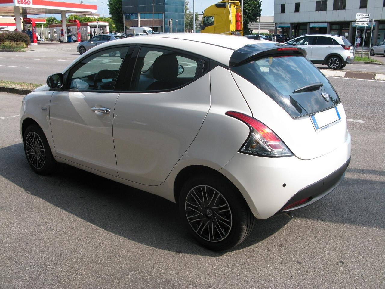 Lancia Ypsilon 1.0 FireFly 5 porte S&S Hybrid Gold
