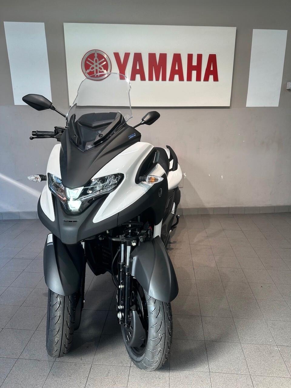Yamaha Tricity 300 total white