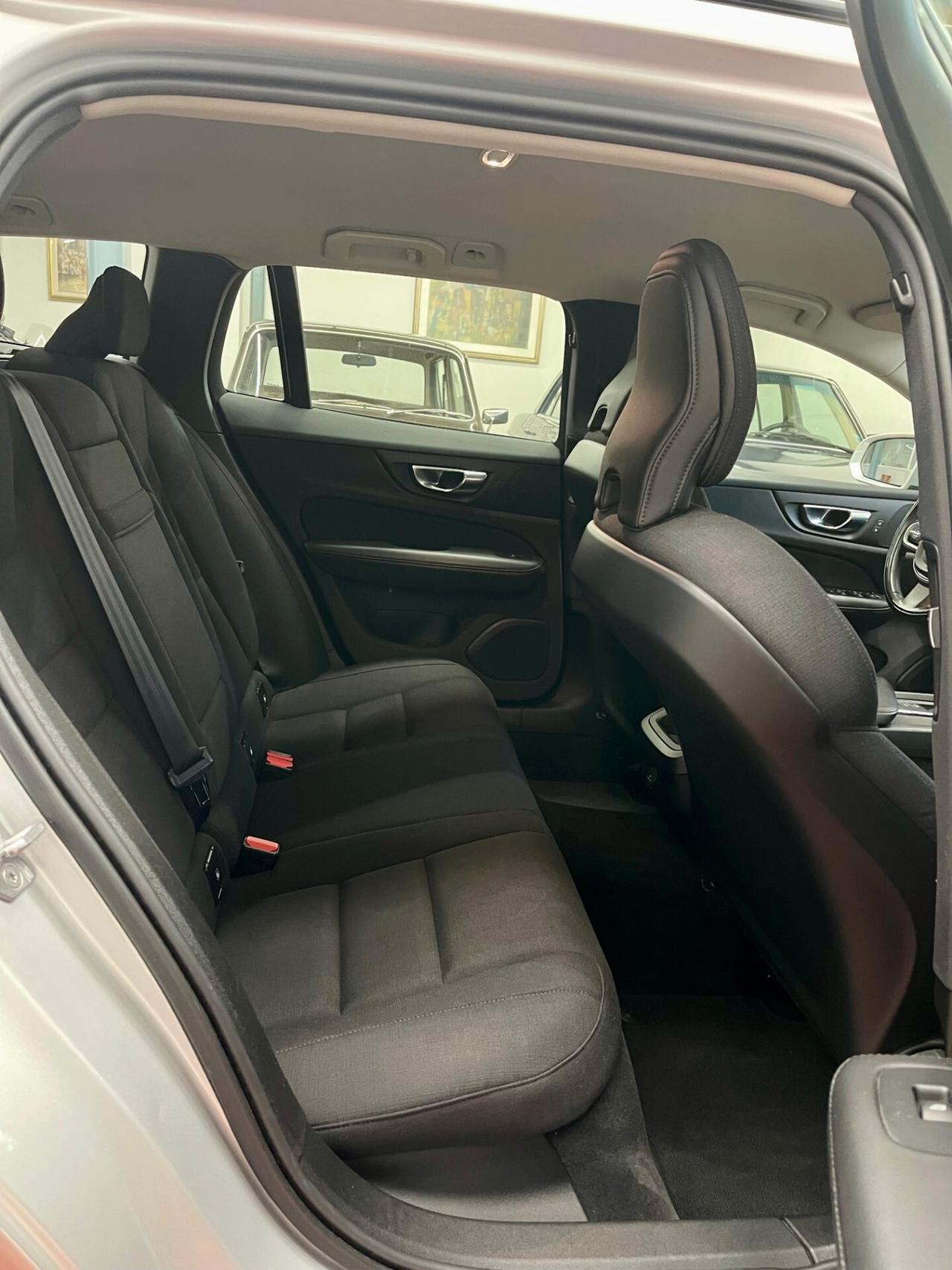 Volvo V60 B4 2.0d IVA ESPOSTA TAGLIANDI UFFICIALI VOLVO