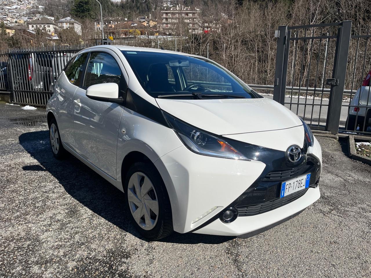 Toyota Aygo 1.0 VVT-i 69 CV 5 porte x-business
