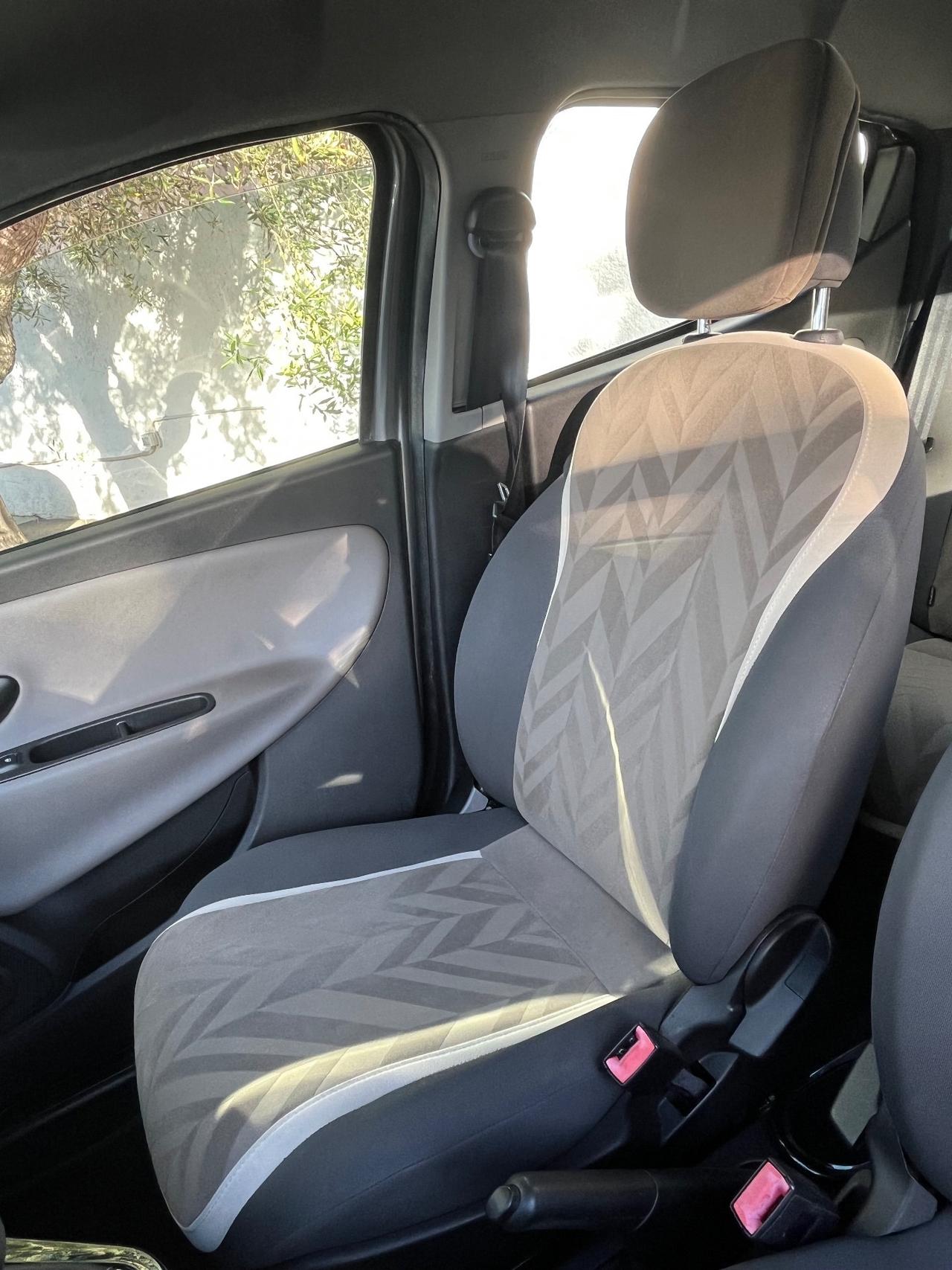 Lancia Ypsilon 0.9 TwinAir Metano Ecochic Silver