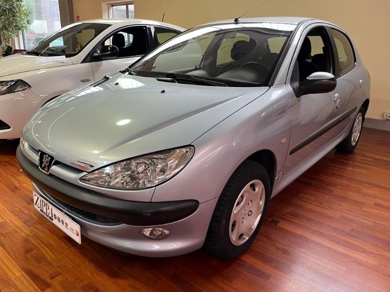 PEUGEOT 1.1 5p. Lee