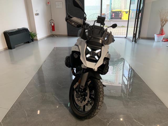 BMW R 1300 GS "AKRAPOVIC DESIGNED FOR BMW MOTORRAD"