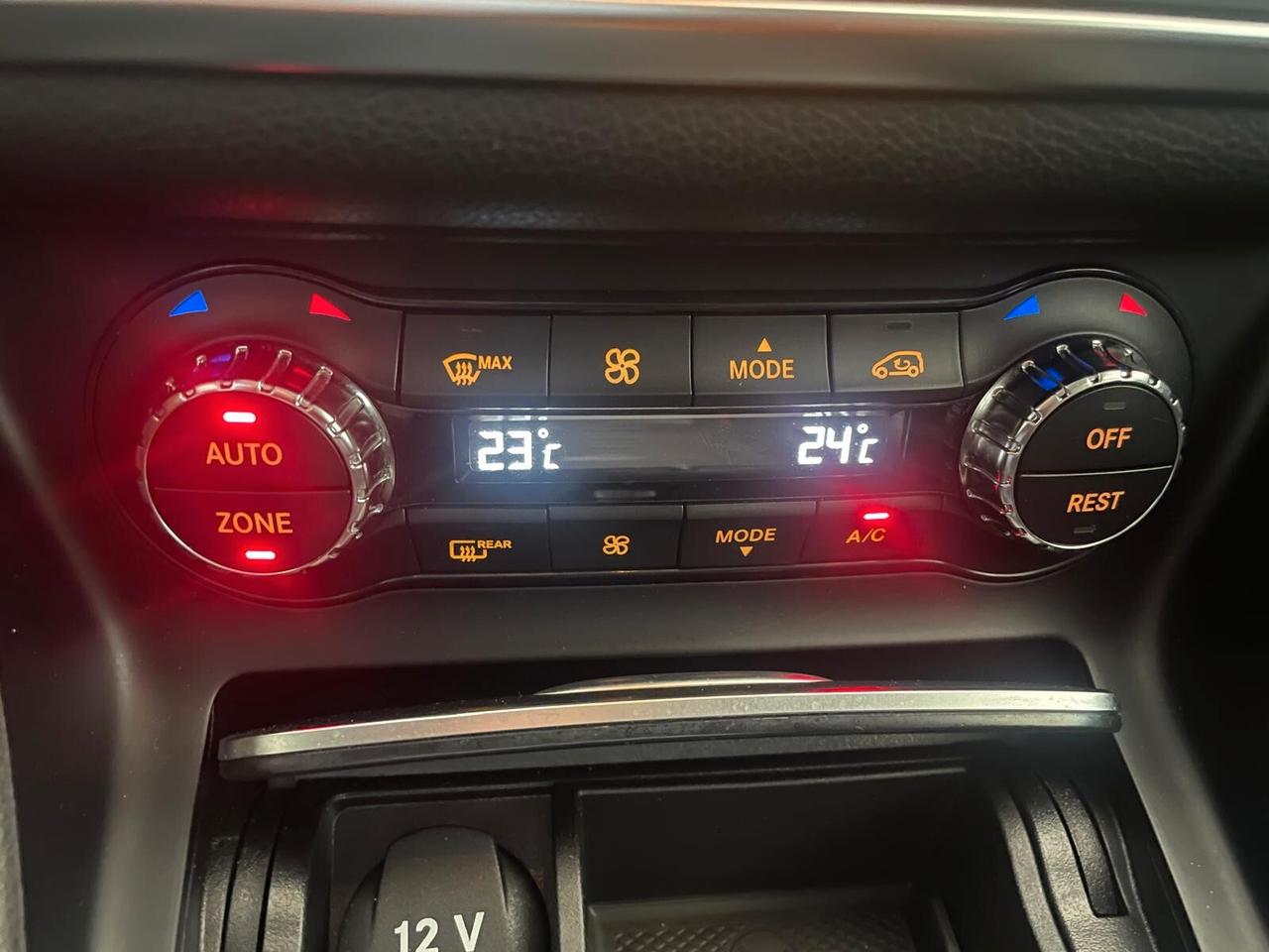 MERCEDES GLA 200d AUTOMATIC SPORT NIGHT EDITION – SOLO 41.332 KM CERTIFICATI