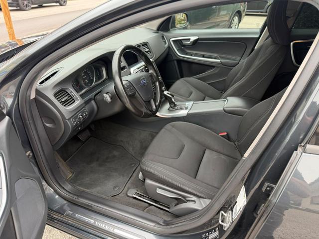 VOLVO V60 D2 Geartronic Momentum
