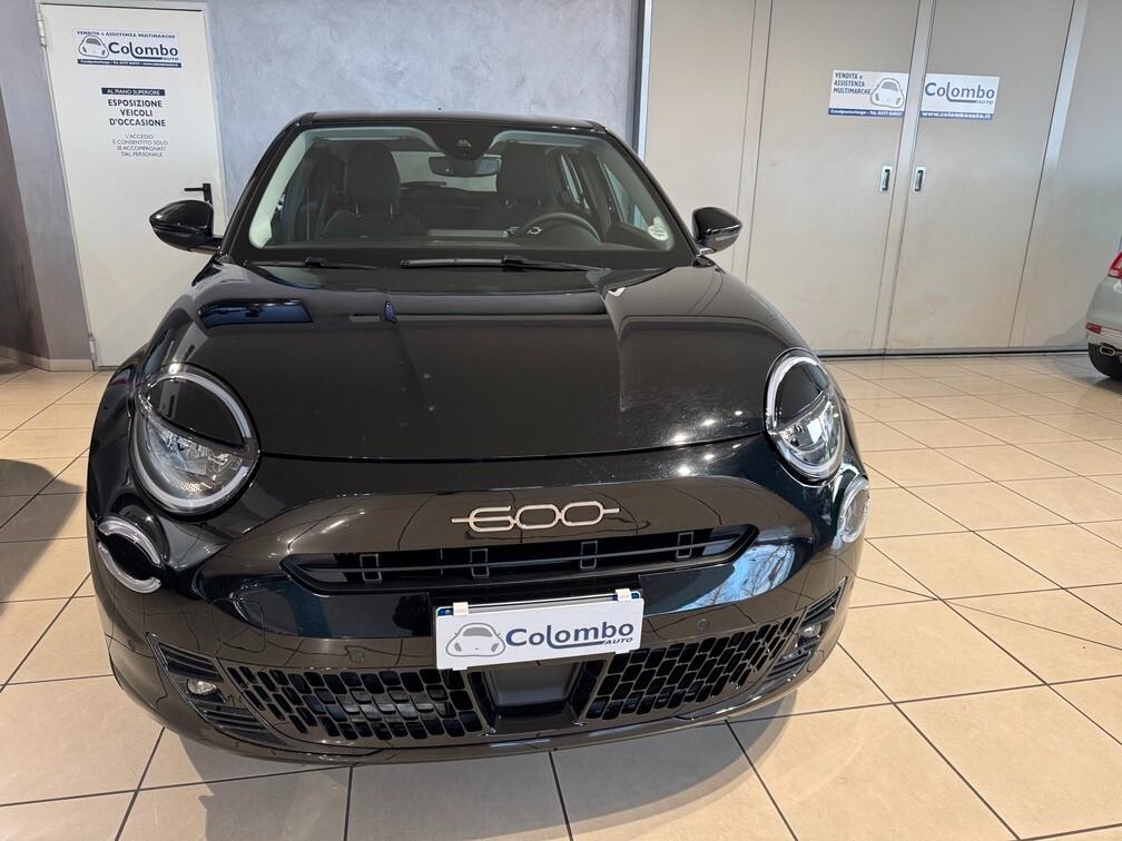 Fiat 600 1.2 hybrid 145cv auto Led Navi App conn 17"