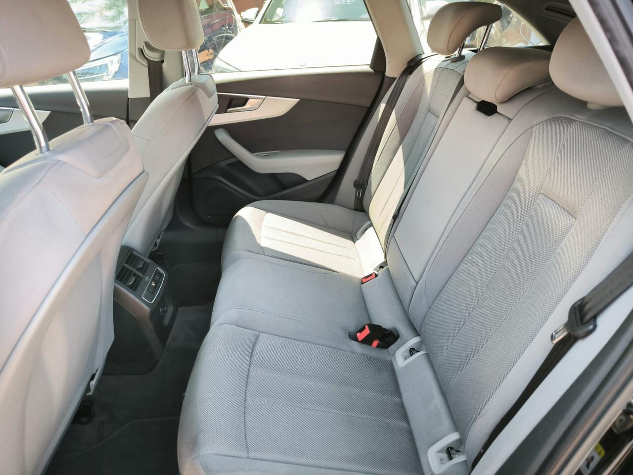 Audi A4 Avant 30 TDI/136 CV S tronic Business Advanced