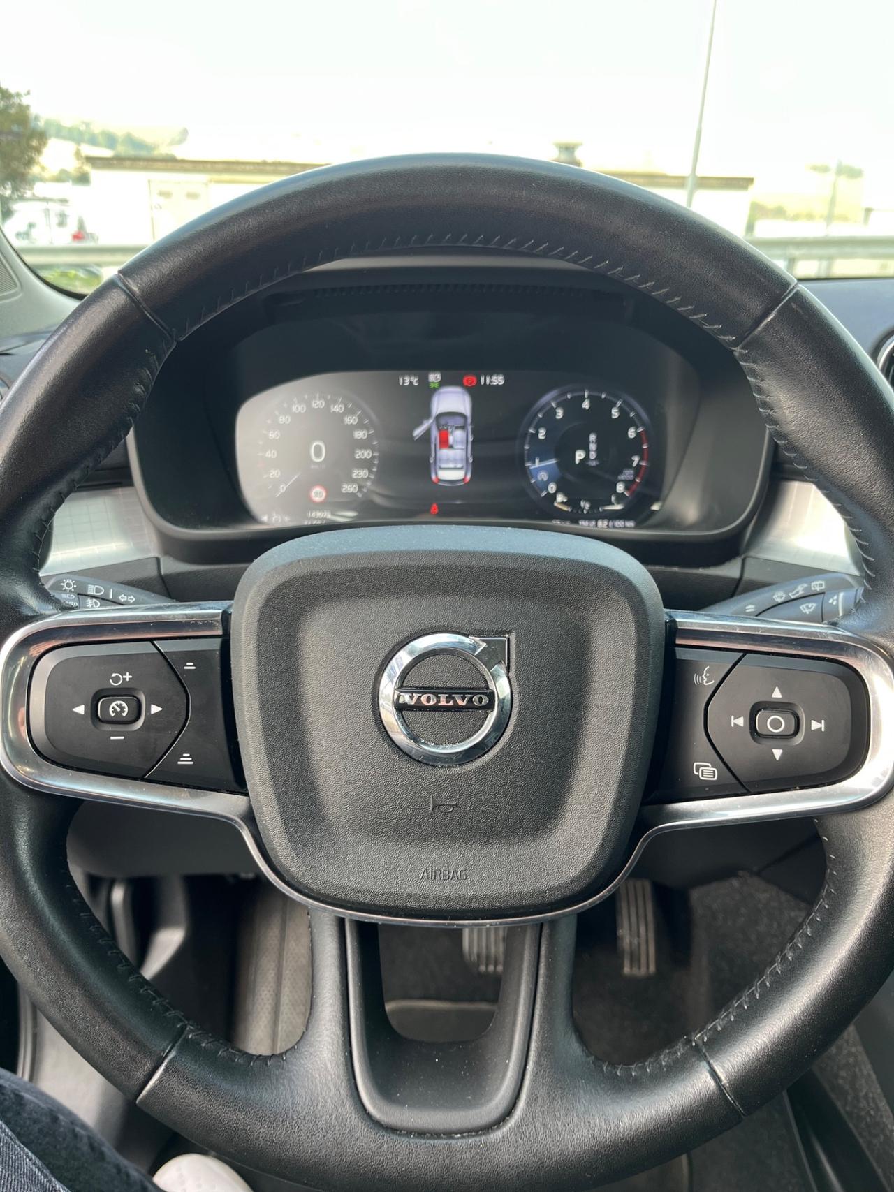 Volvo XC40 T2 Momentum Pro