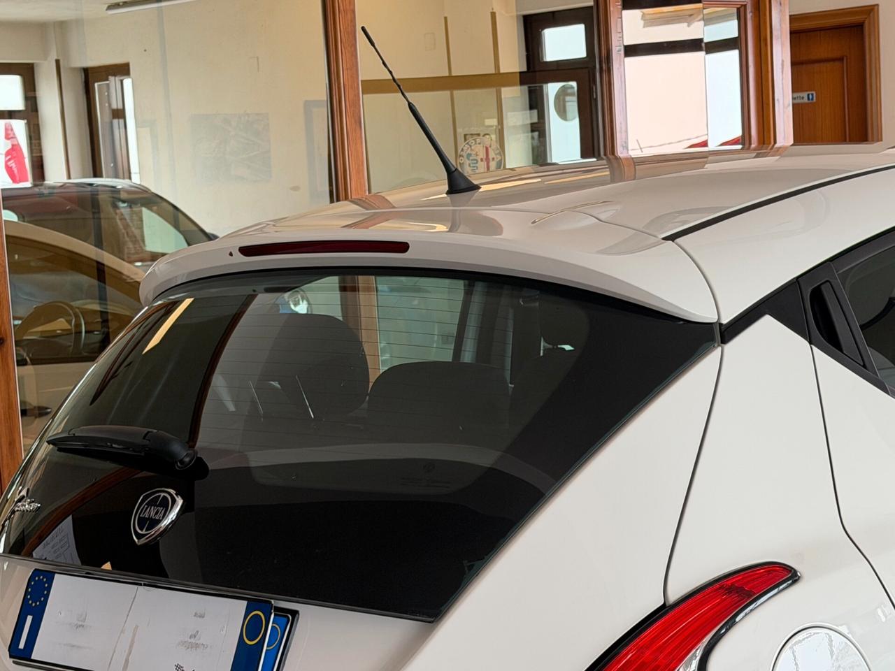 Lancia Ypsilon 1.2 69 cv. ELEFANTINO BLU