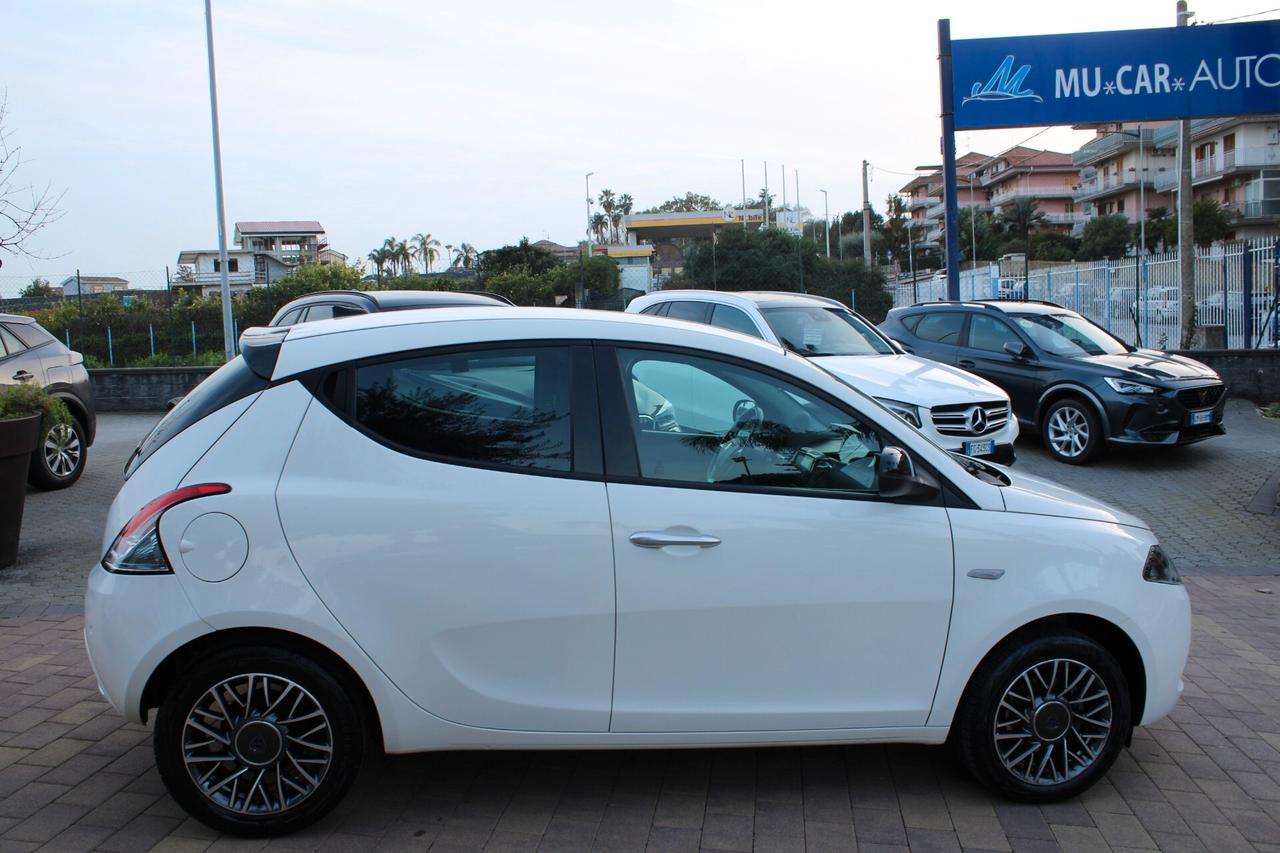 Lancia Ypsilon 1.0 FireFly 5 porte S&S Hybrid Gold Plus