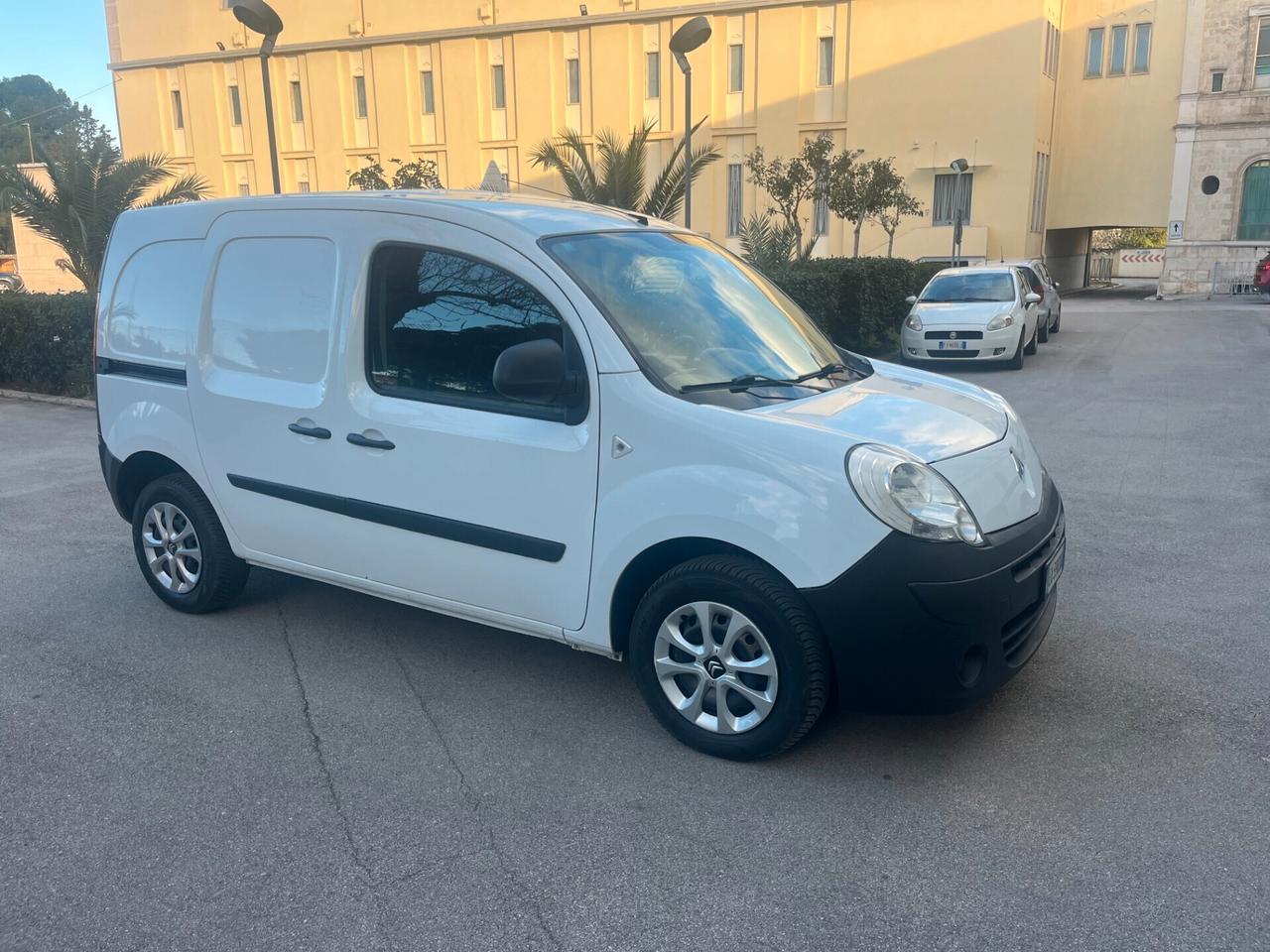 Renault Kangoo 1.5 dCI Cv 70 Km 80,000 Da Vetrina