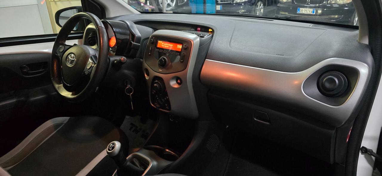 Toyota Aygo 1.0 VVT-i 69 CV 3 porte x-clusiv