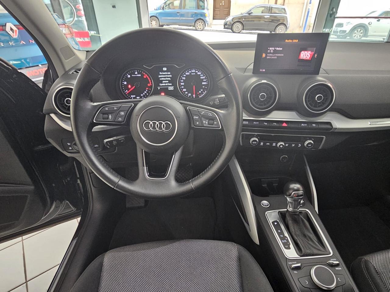 Audi Q2 35 TDI S tronic Identity Black