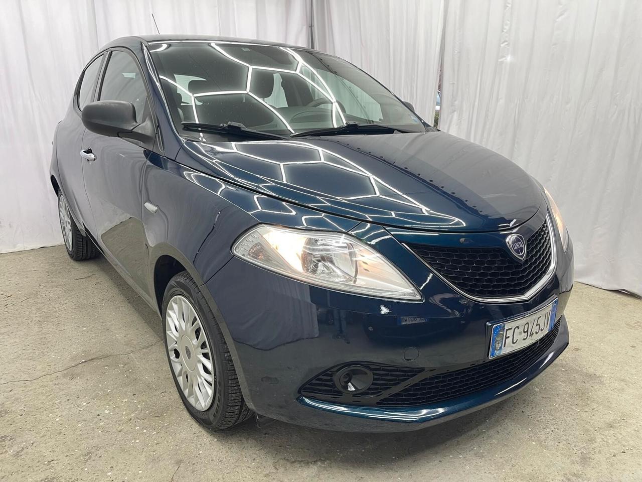Lancia Ypsilon 1.2 69 CV 5 porte Silver