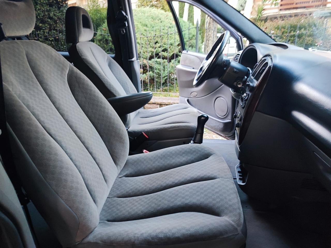 Chrysler Voyager 2.5 CRD cat LX 7 posti