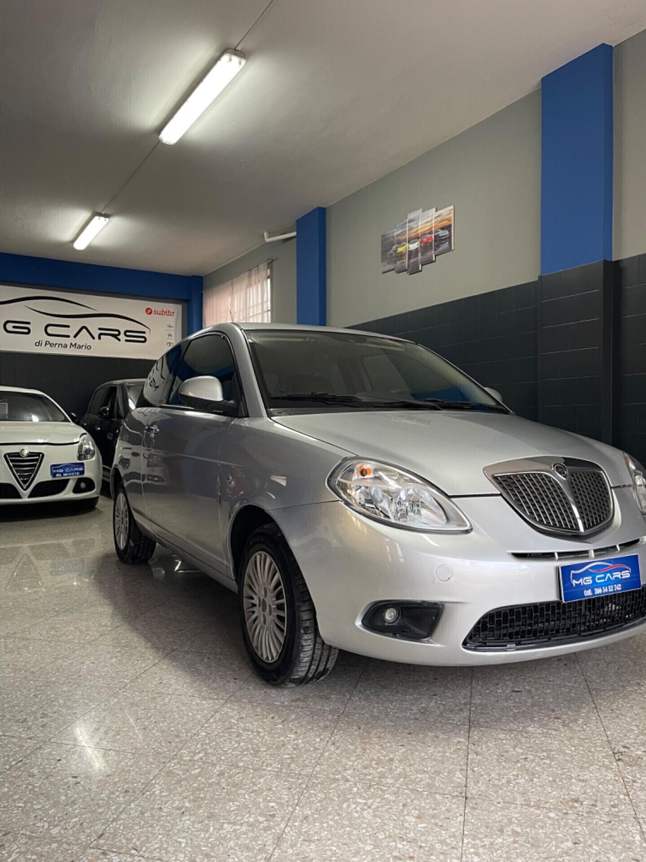 Lancia Ypsilon 1.3 MJT 75 CV Platino