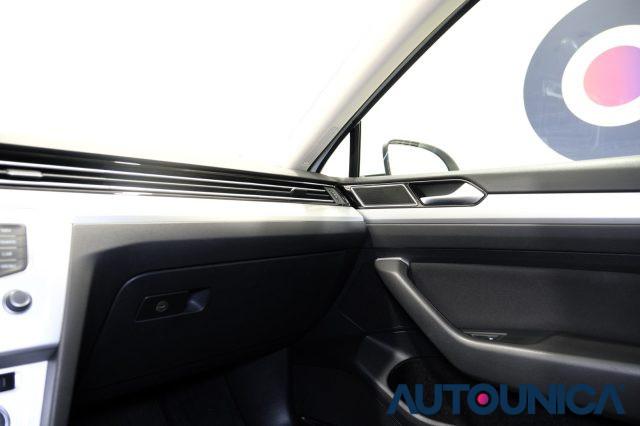 VOLKSWAGEN Passat Variant 1.6 TDI SCR DSG R-LINE BMT