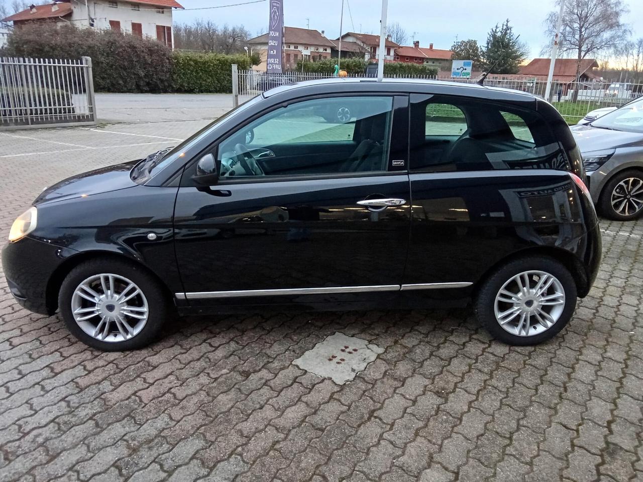 Lancia Ypsilon 1.2 69 CV Unyca
