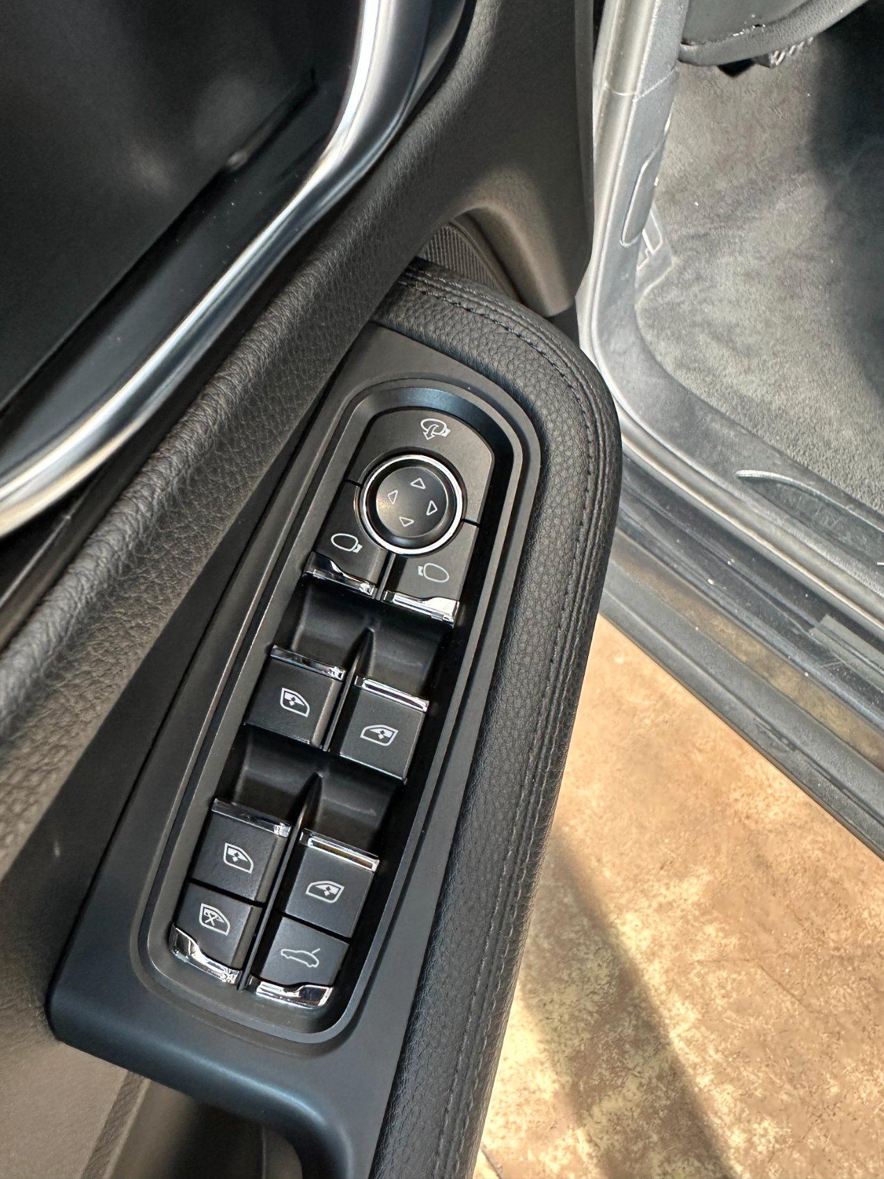 Porsche Macan 2.0 245cv pdk-21"-Tetto-Scarichi-Carplay-Camera-PDLS