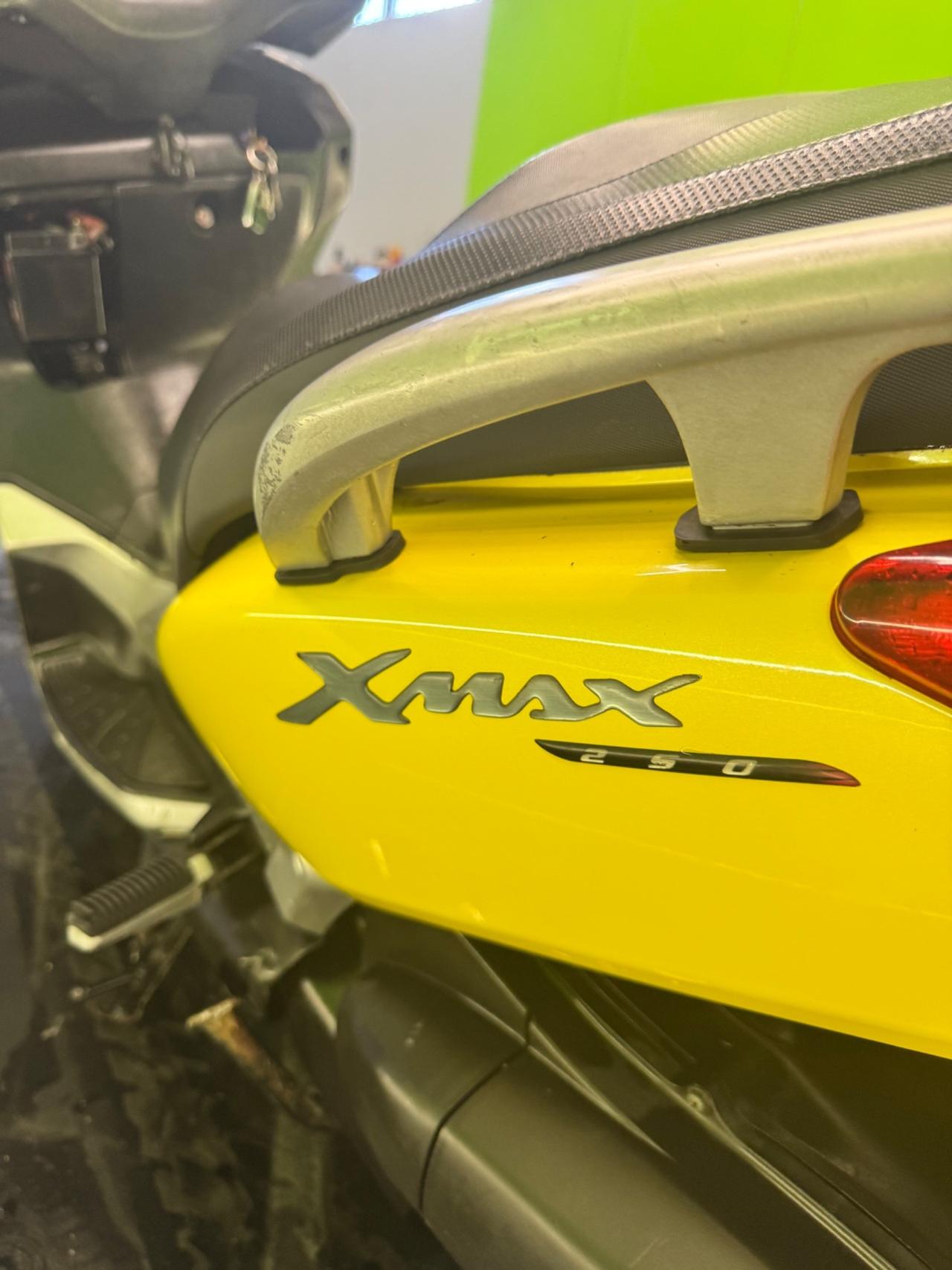 Yamaha X-Max 250