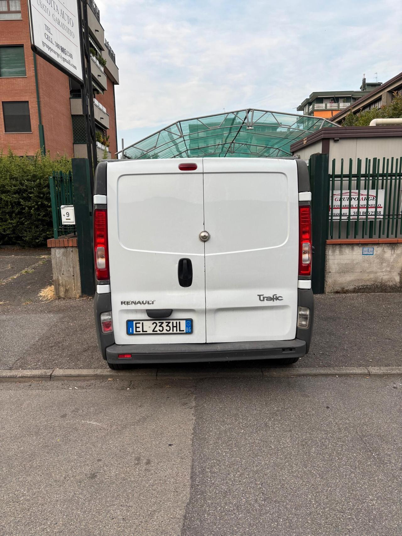 RENAULT TRAFIC