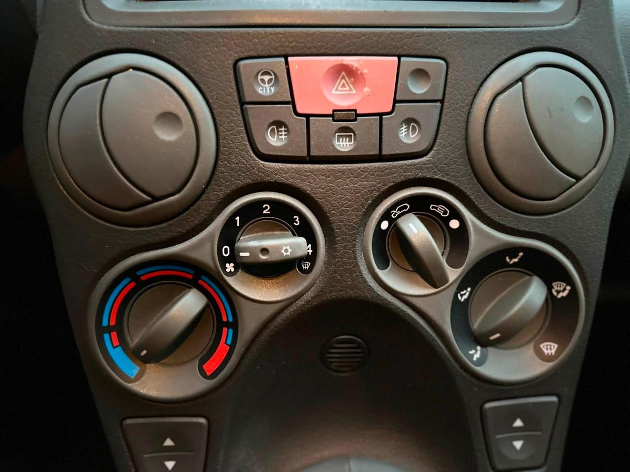 Fiat Panda 1.4 leggermente grandinata neopatentati
