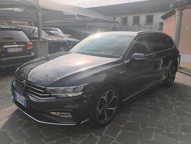 VOLKSWAGEN Passat Variant 2.0 TDI SCR EVO DSG Executive R-LINE