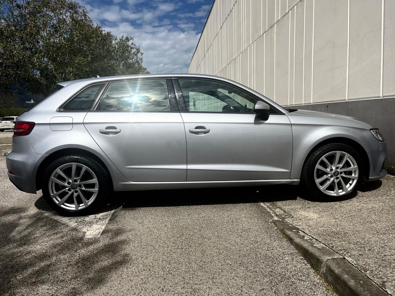 Audi A3 SPB 1.6 TDI S tronic*NAVI*SENSORI*UNIPRO