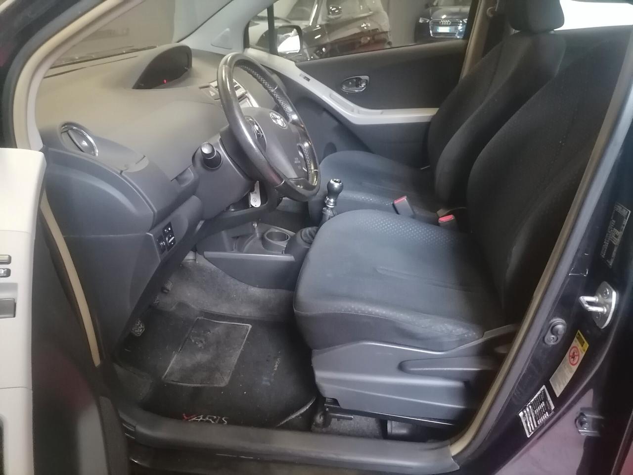 Toyota Yaris 1.0 5 porte Luxury Pack
