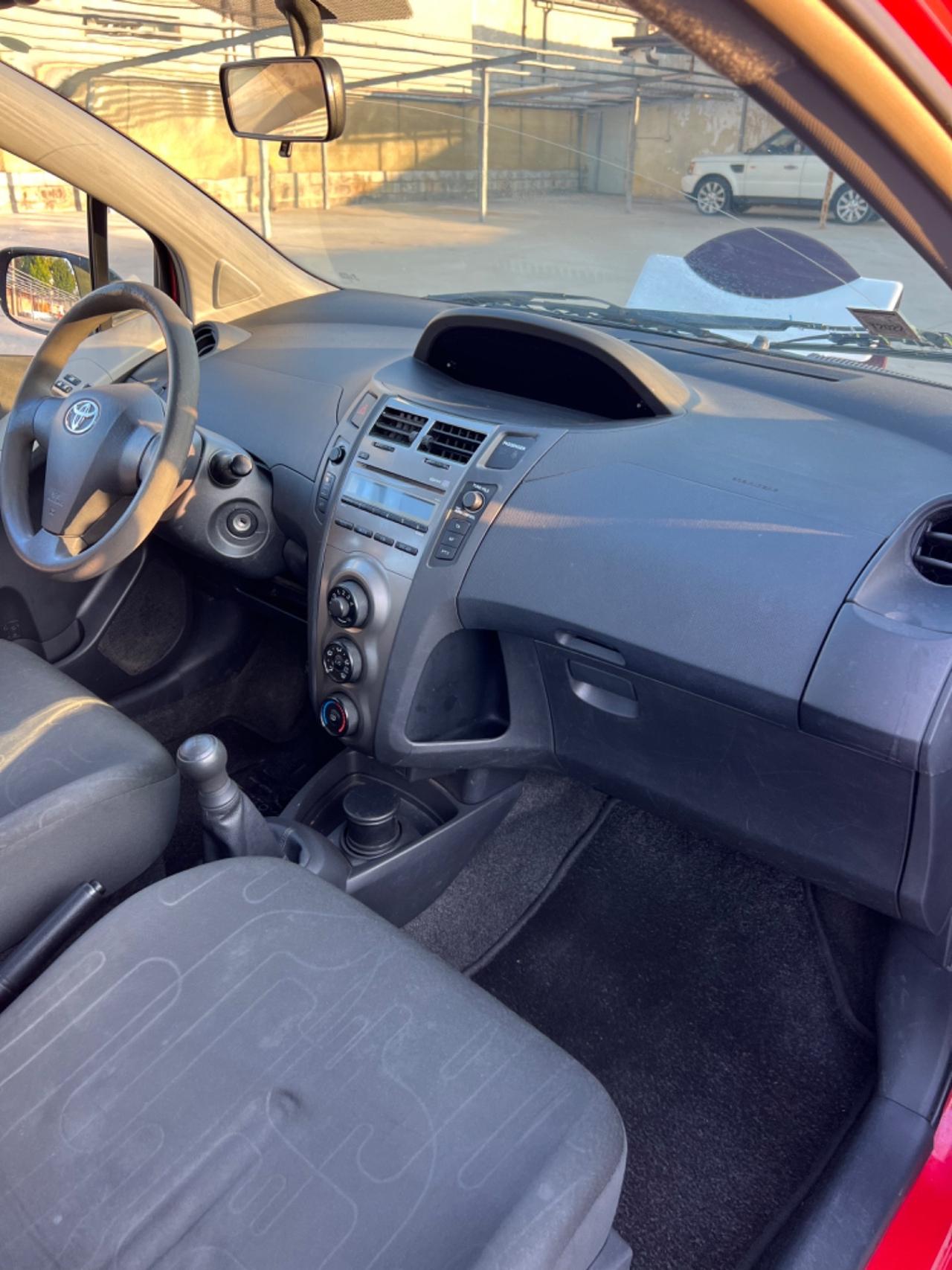 Toyota Yaris 1.0 5 porte