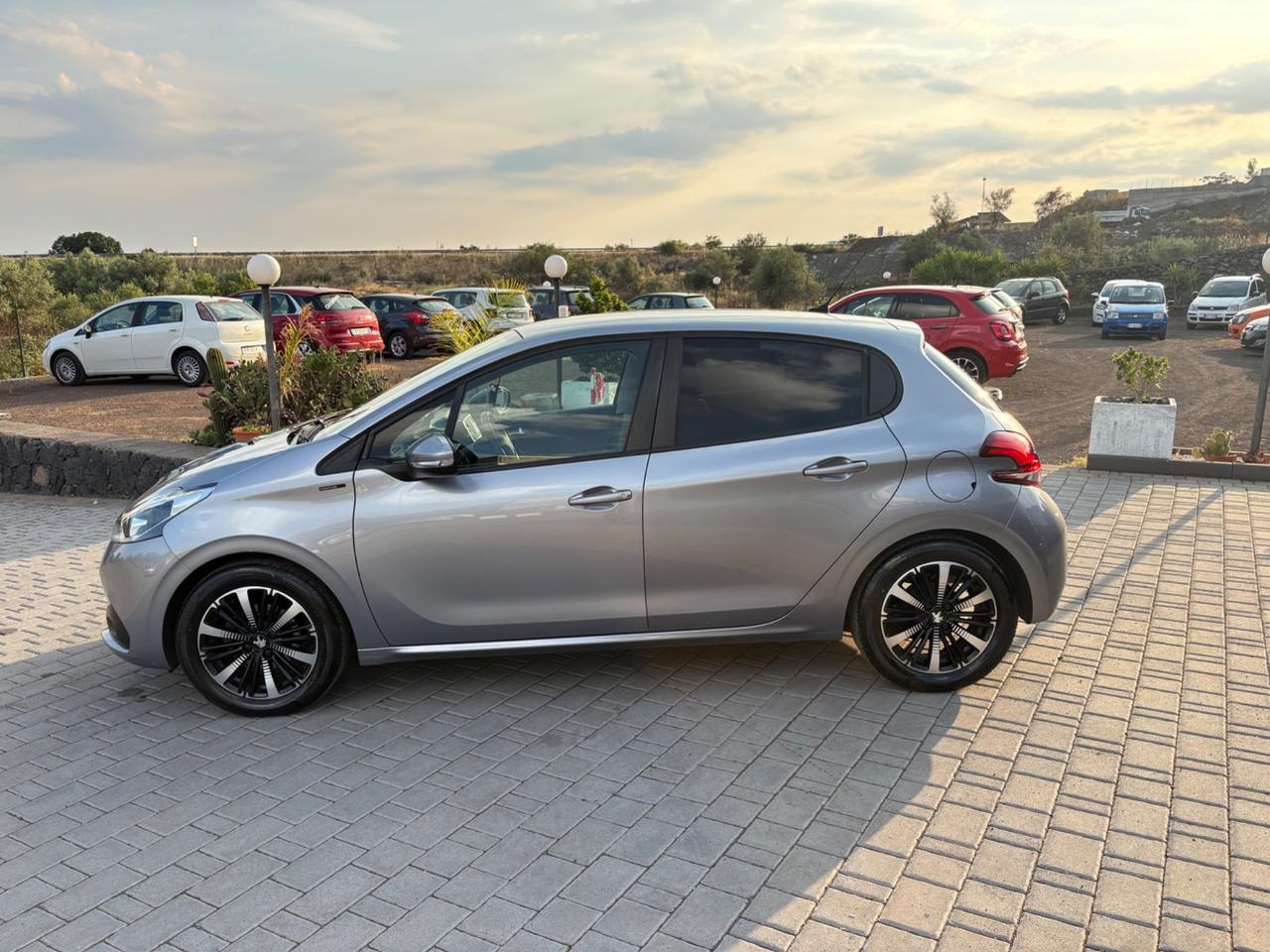 Peugeot 208 PureTech 82 5p. GPL SIGNATURE