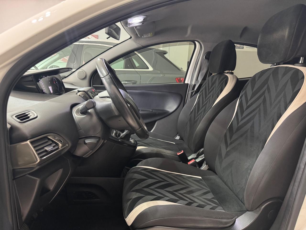 Lancia Ypsilon 1.3 MJT 95 CV 5 porte S&S Gold