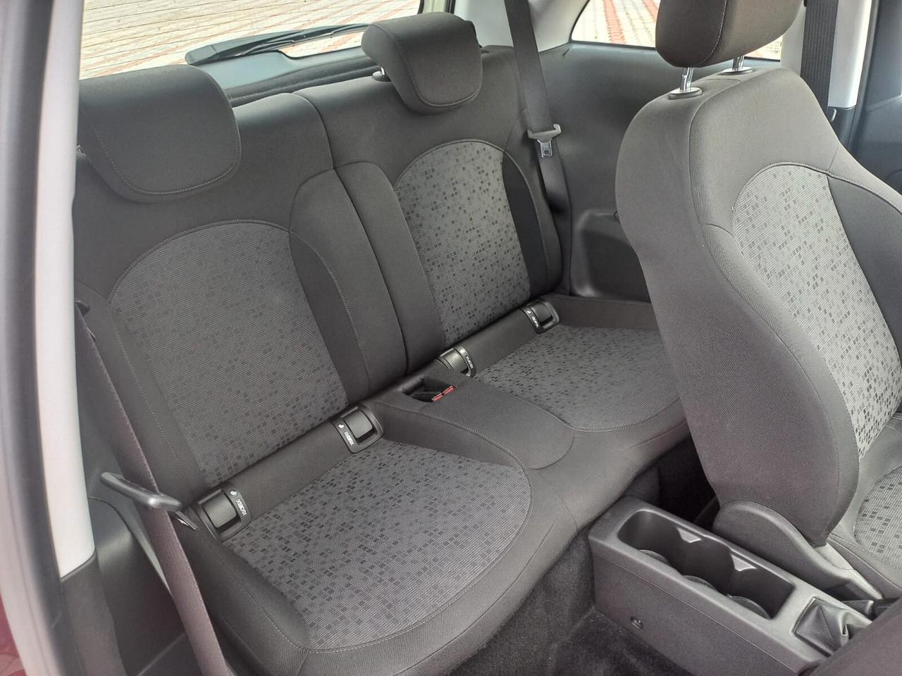 Opel Adam 1.2 70 CV Slam