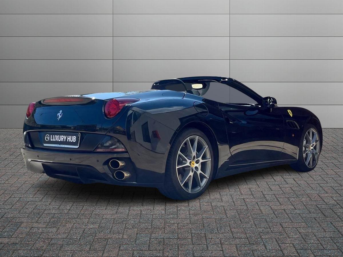 FERRARI California 4.3 dct