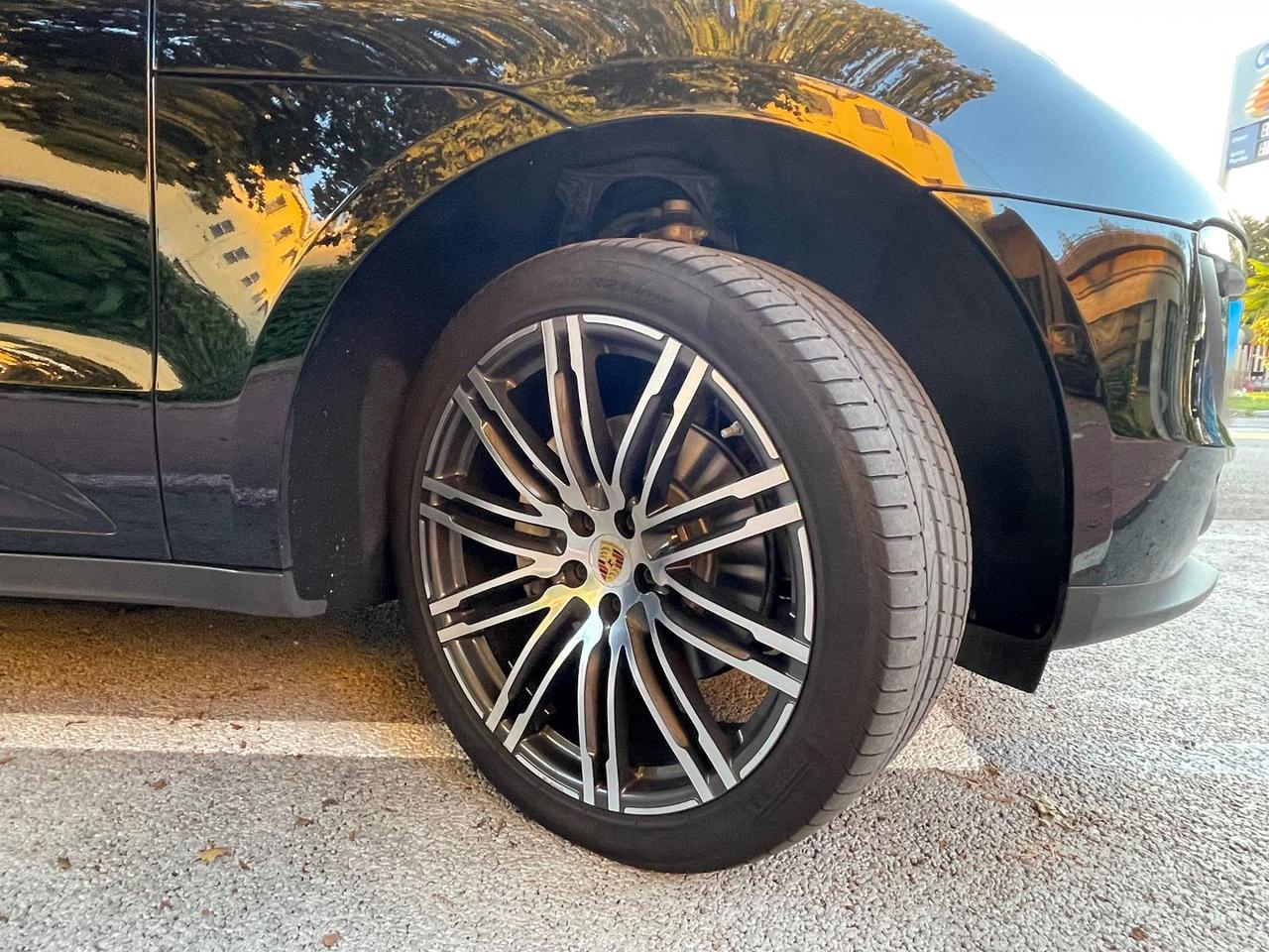 Porsche Macan -- 2.0 #7143