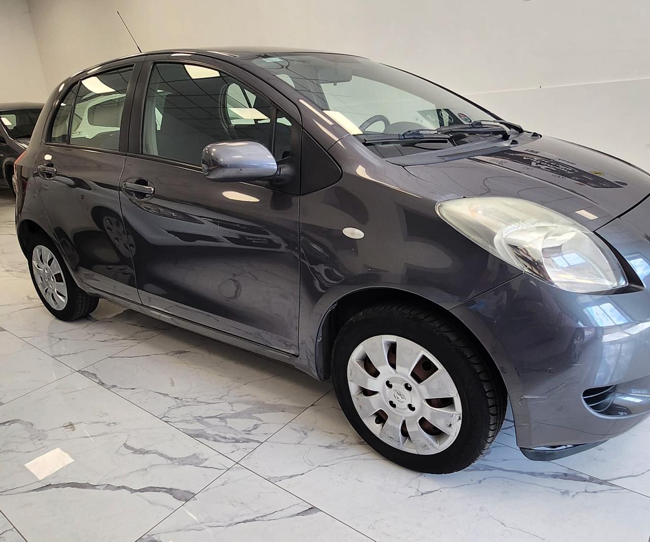 Toyota Yaris 1.0 5 porte Sol
