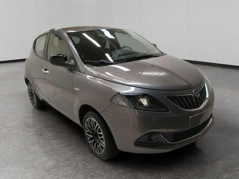 Lancia Ypsilon 1.0 firefly hybrid Platino s&s 70cv