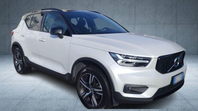 VOLVO XC40 T4 Geartronic Momentum Aut. + Tetto