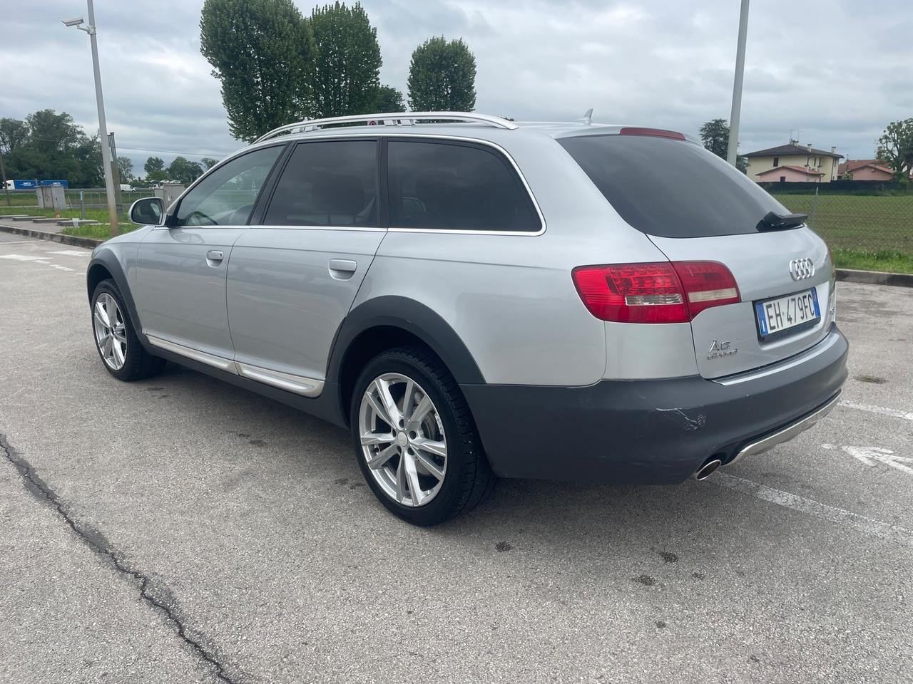 Audi a6 allroad 3.0 TDI 240 cv anno 2011 perfetto dí tutto