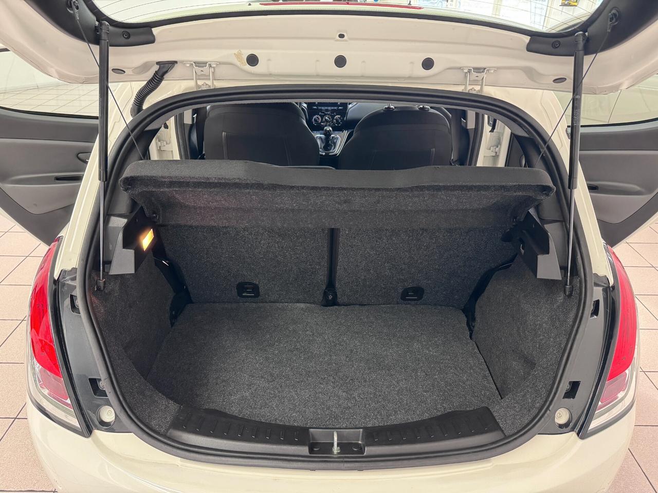 LANCIA YPSILON 0,9 METANO (CONTOVENDITA)