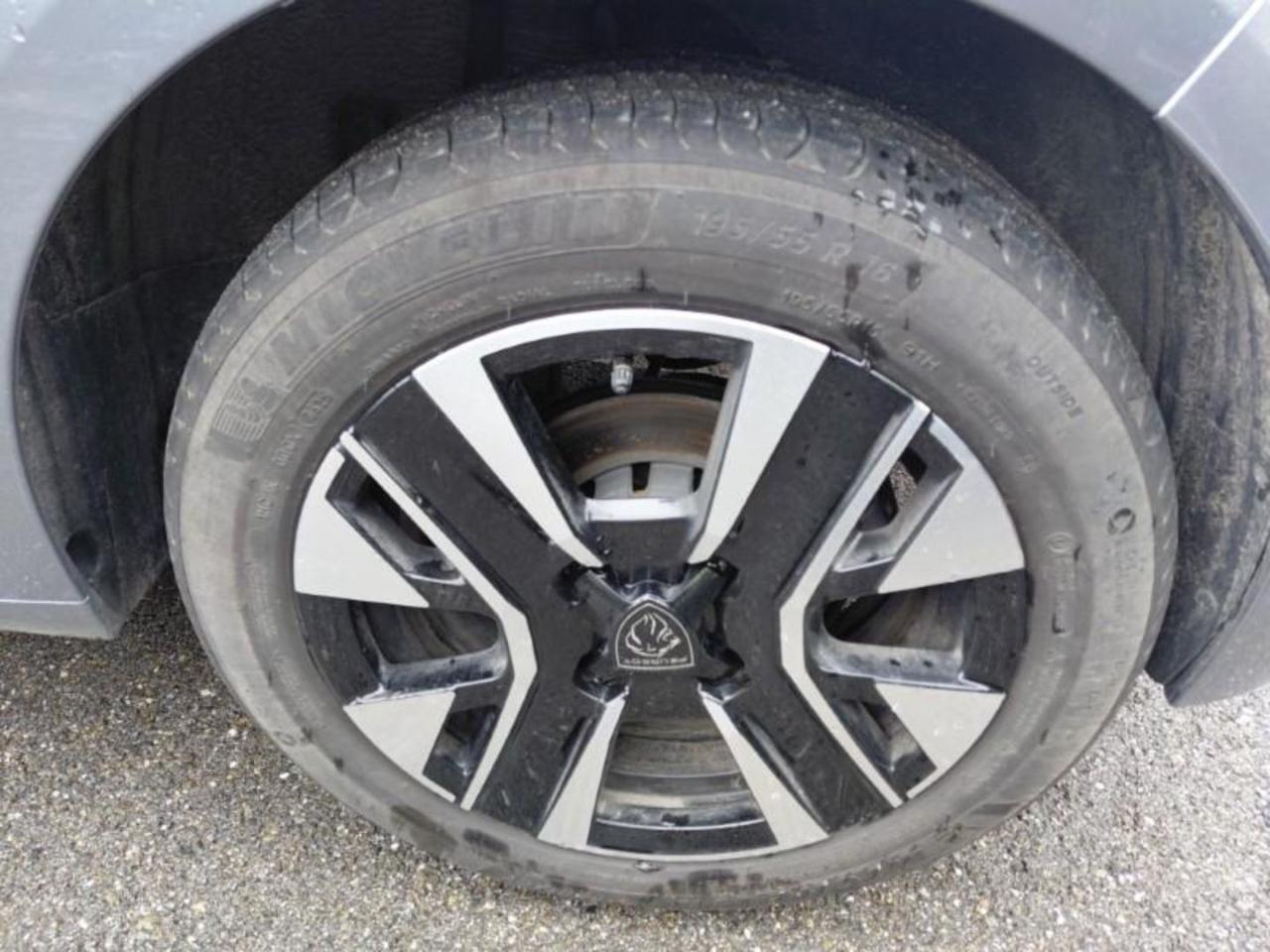 Peugeot 208 1.2 PureTech 100cv S&S Allure Led Neopatenati