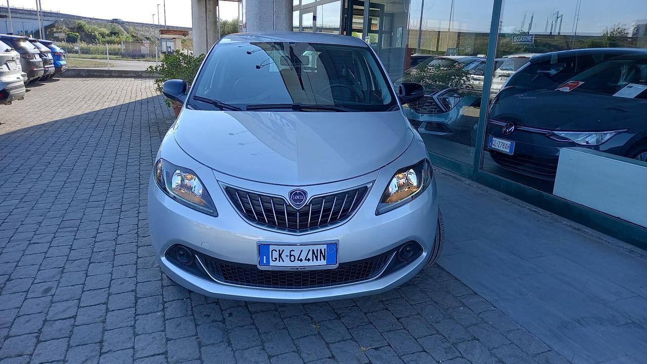 Lancia Ypsilon 1.0 FireFly 5 porte S&S Hybrid Silver