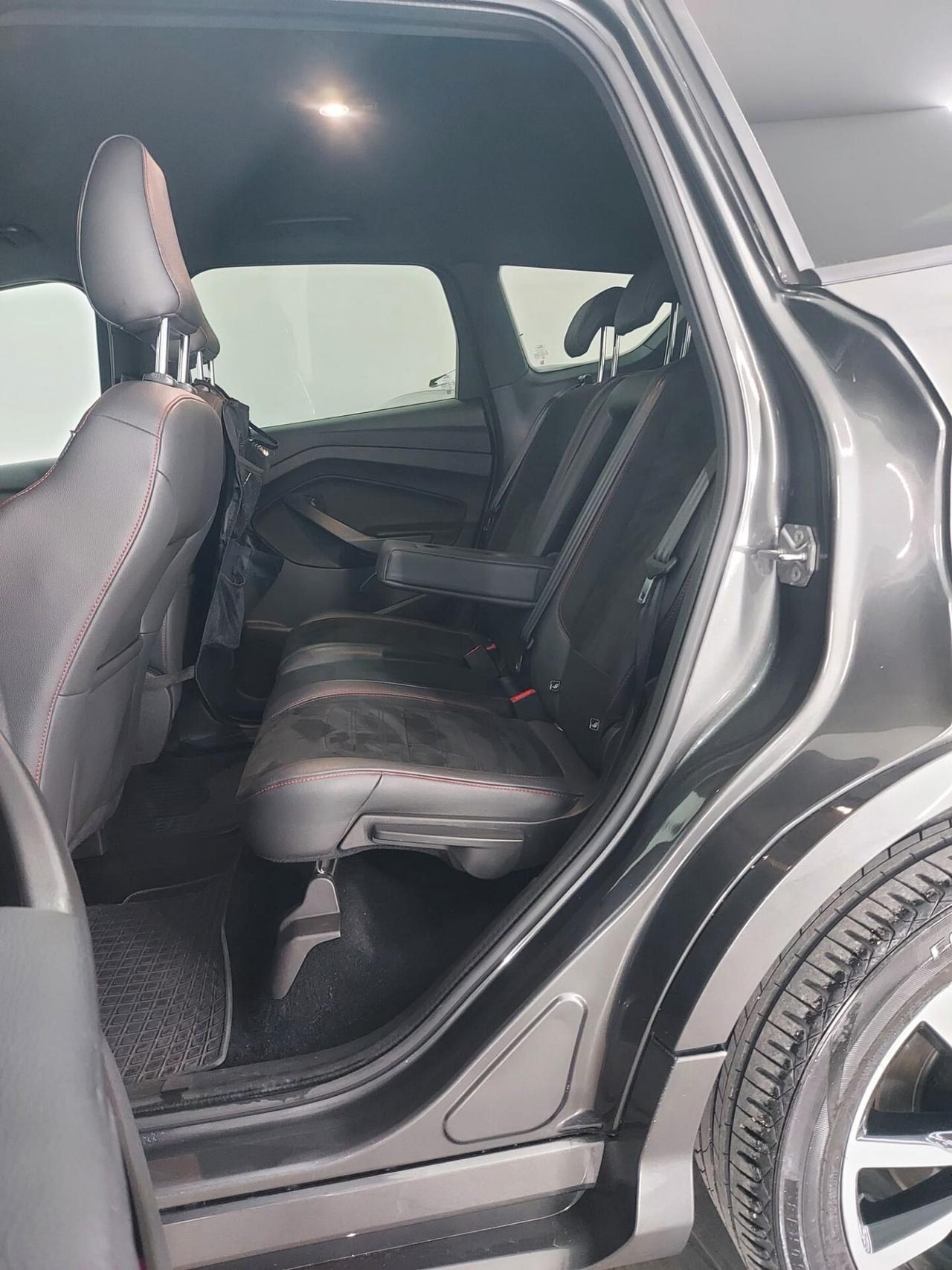 Ford Kuga 1.5 TDCI 120 CV S&S 2WD ST-LINE