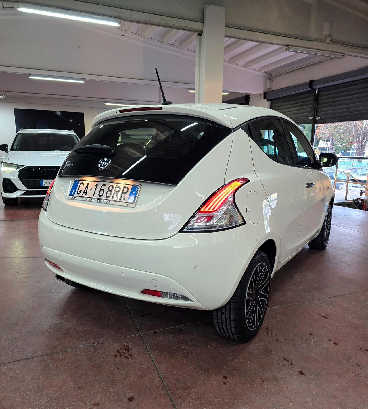 Lancia Ypsilon 1.2 69 CV 5 porte S&S Platinum