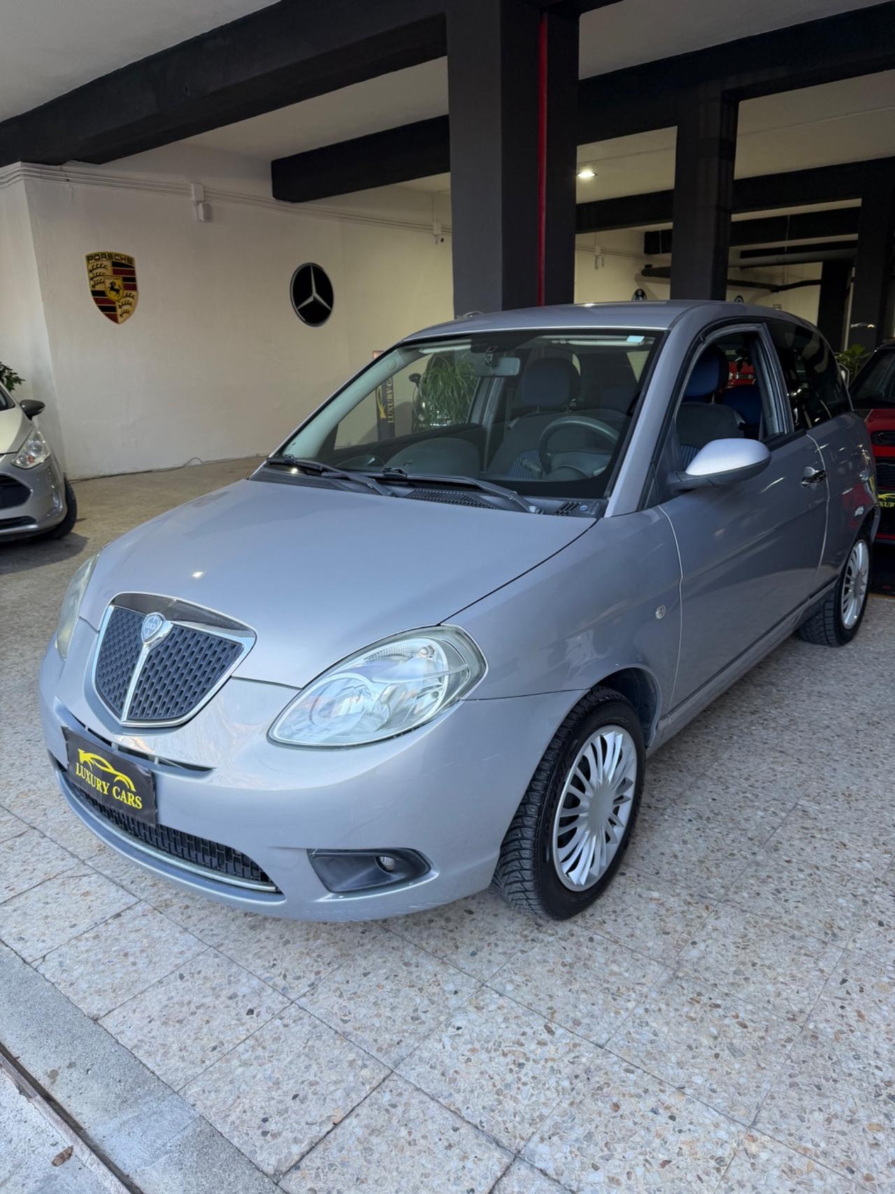Lancia Ypsilon 1.3 MJT 75 CV Neopatentati