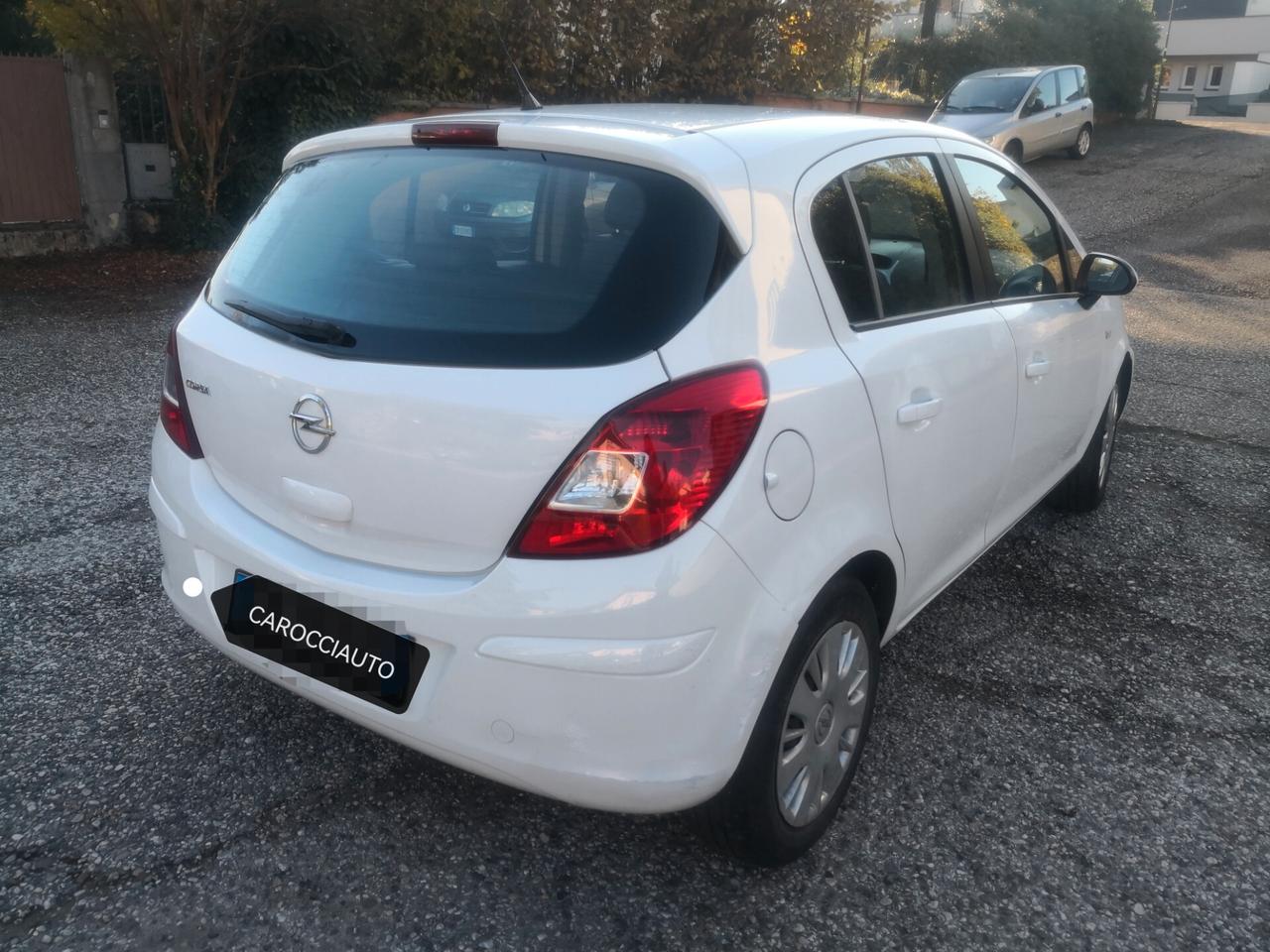 Opel Corsa 1.2 5 porte neopatentati