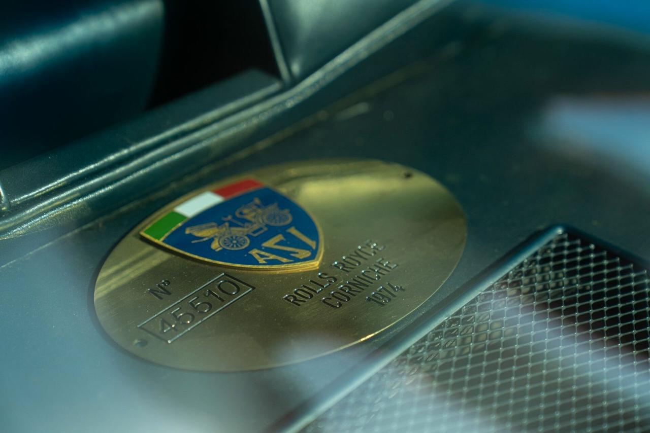 Rolls Royce Corniche Coupe book service