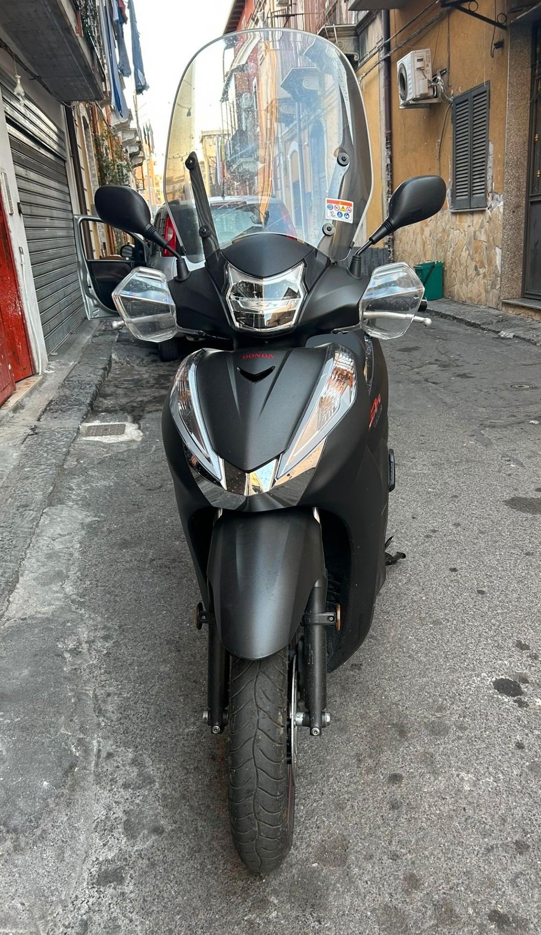 Honda SH 300 i Honda SH300i Sport