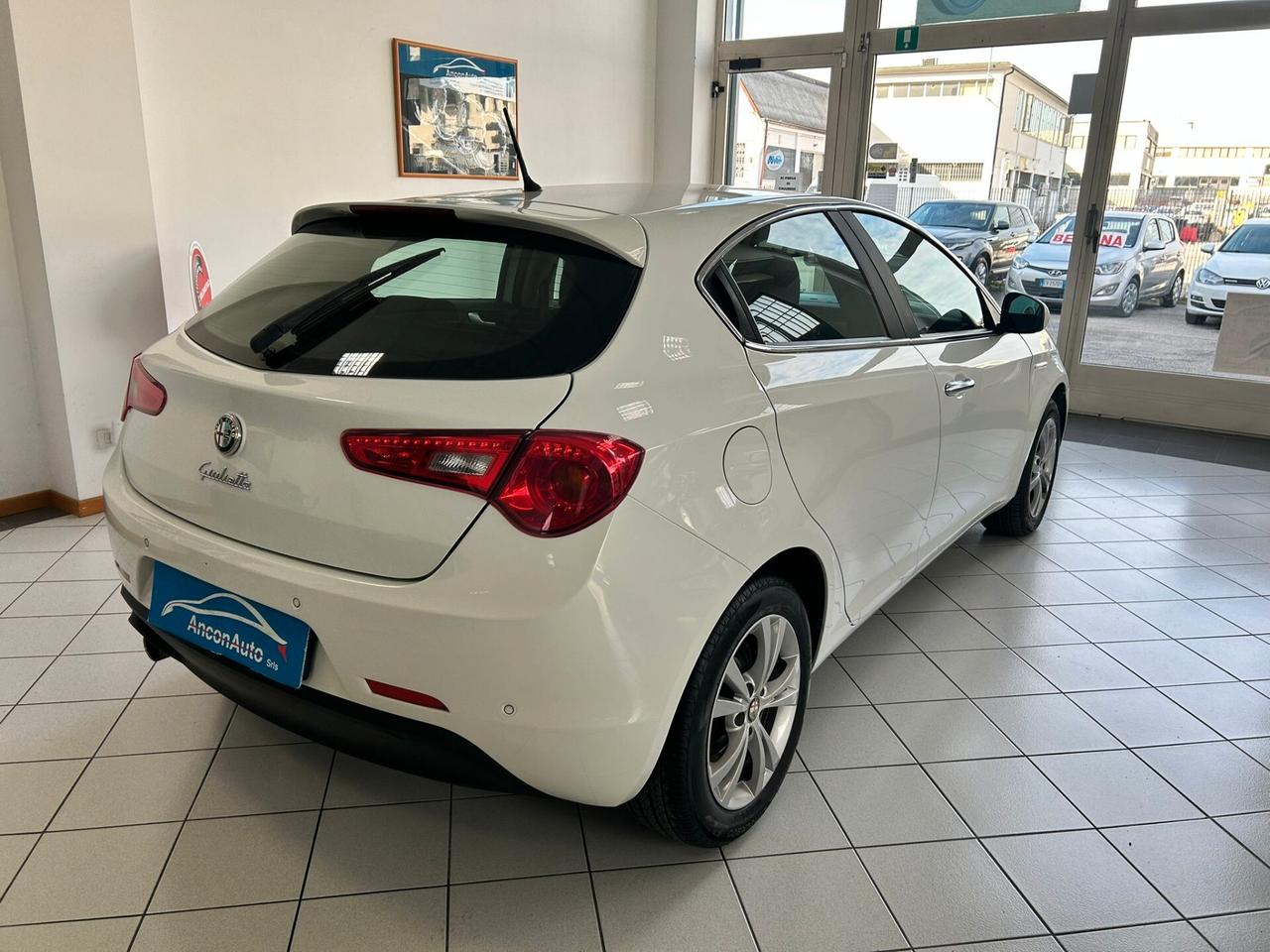 Alfa Romeo Giulietta 1.6 JTDm-2 X NEO 2011